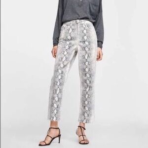 Zara Straight Leg Snake Print Raw Hem Jeans‎ Size 4